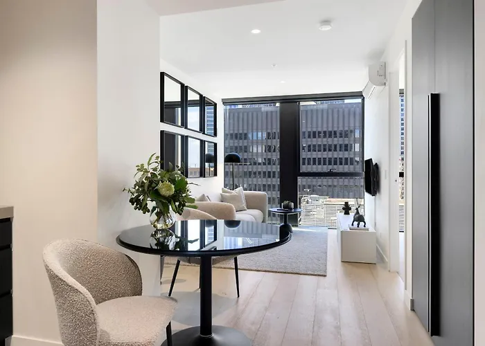 Luxuria Apartments - Collins House